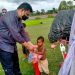 নেত্রকোনার চল্লিশায় বেদে সম্পদ্রায়ের মধ্যে পথশিশু সেবা ফাউন্ডেশন এর উদ্যোগে ফলমূল বিতরন