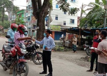 বিধি-নিষেধ ভাঙার অভিযোগে শাস্তি দেওয়া হচ্ছে