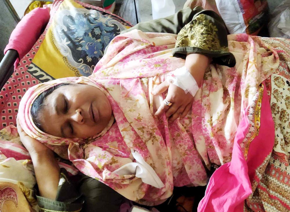 কমিটিতে না রাখায় চাঁদপাশায় শিক্ষিকাকে মারধর