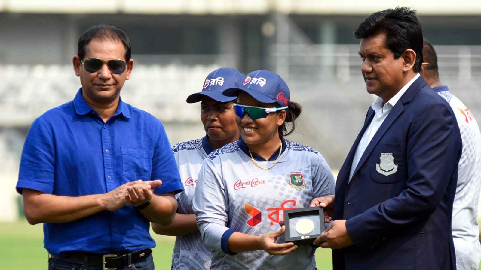 আইসিসির সেরা খেলোয়াড়ের পুরস্কার পেলেন নাহিদা