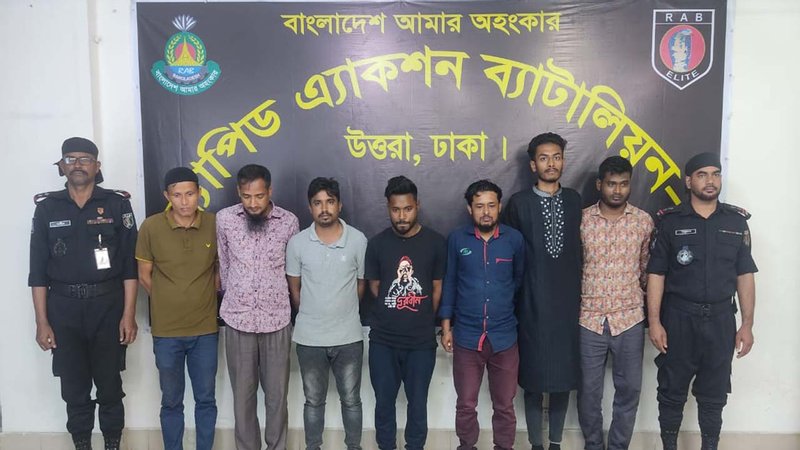 উত্তরা আঞ্চলিক পাসপোর্ট অফিসে অভিযান চালিয়ে আটক ৭ দালাল