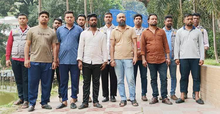 ট্রাকচালকের পায়ে গুলি করায় অস্ত্রসহ আটক ৬