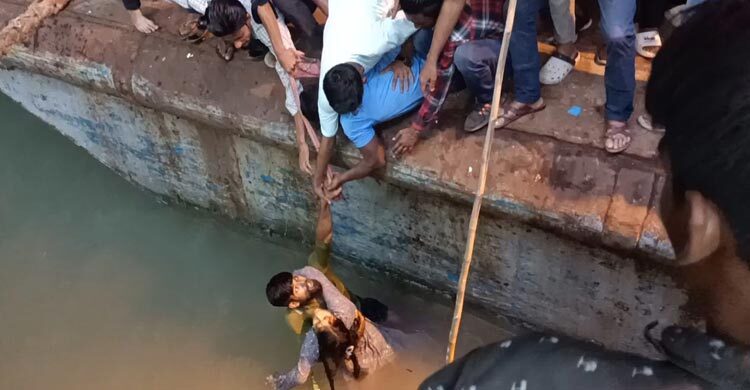 কথা কাটাকাটির জেরে থাপ্পড় দেওয়ায় লঞ্চ থেকে ঝাঁপ দিলো তরুণী