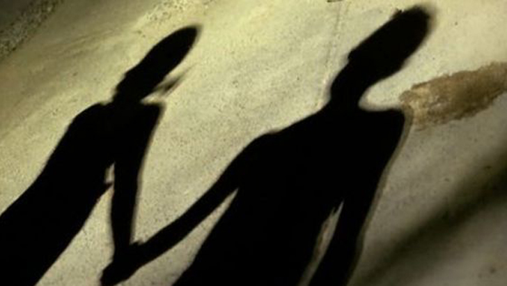 প্রেমিকের ভালোবাসায় মগ্ন হয়ে স্বামী-সন্তান হারালেন গৃহবধূ!
