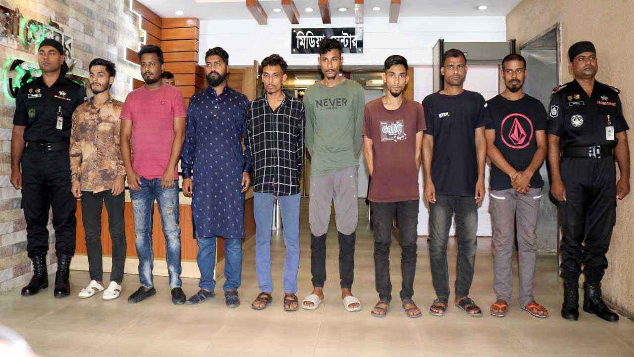 রাজধানীতে প্রতিশোধ নিতে প্রতিপক্ষকে কুপিয়ে হত্যা