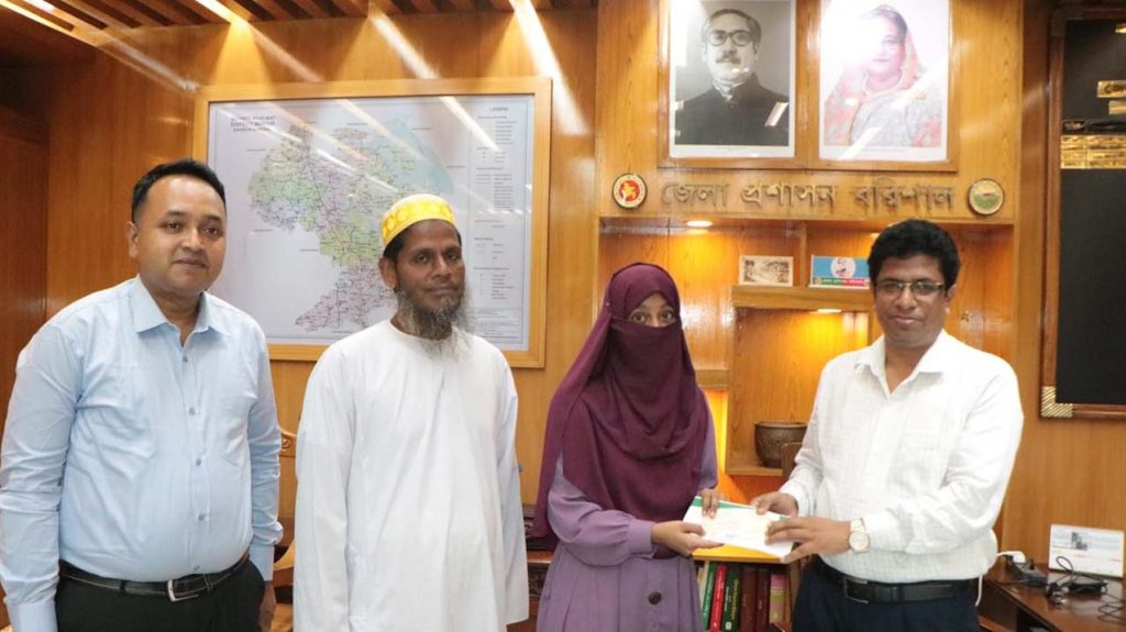 মেডিকেল কলেজে ভর্তির সুযোগ পাওয়া আফসানা মিমের দ্বায়িত্ব নিলেন ডিসি