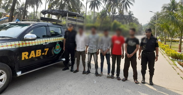 চট্টগ্রামে কিশোর গ্যাং গ্রুপের ৫ সদস্য আটক