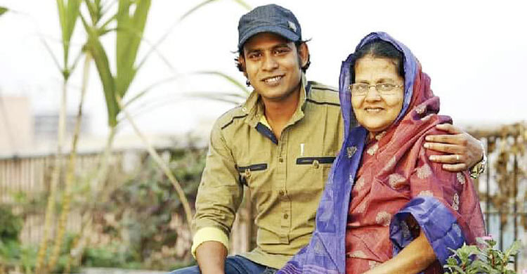 মা হারা হলেন গায়ক শুভ