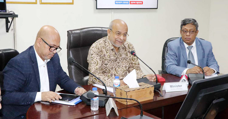 রেলসেবা জনগণের দোরগোড়ায় পৌঁছে দেওয়া হবে: রেলমন্ত্রী