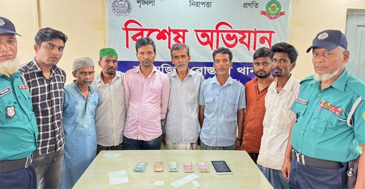 মোবাইলে লুডু বাজি ধরে জুয়া খেলার সময় আটক ৮