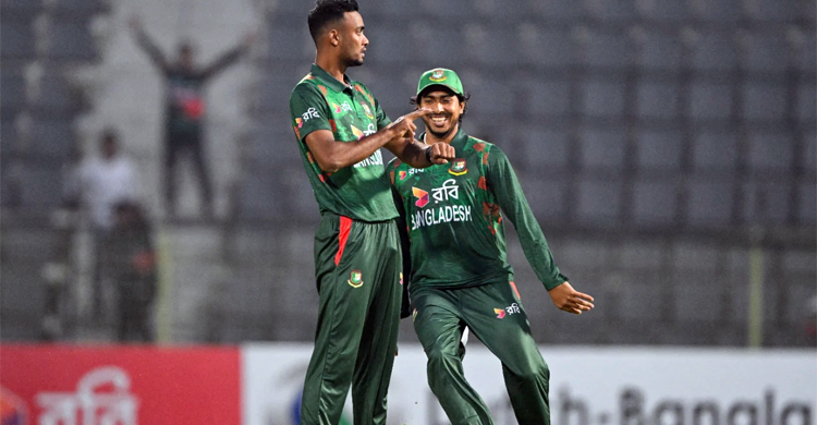 সাকিবকে পেছনে ফেলে ওয়ানডেতে দেশসেরা বোলার শরিফুল