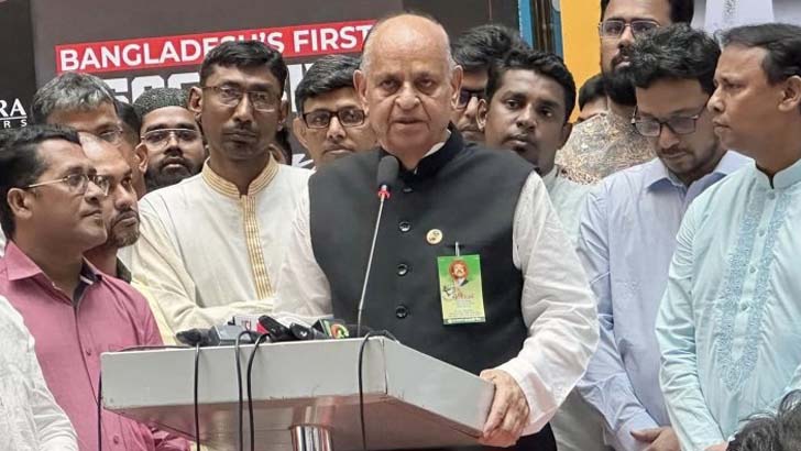 সচেতন না হলে, ১০ টি বার্ন হাসপাতাল করেও প্রাণ বাঁচানো যাবে না: স্বাস্থ্যমন্ত্রী