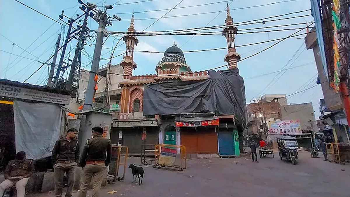 হলির জন্য ভারতে ঢেকে দেওয়া হলো বহু মসজিদ