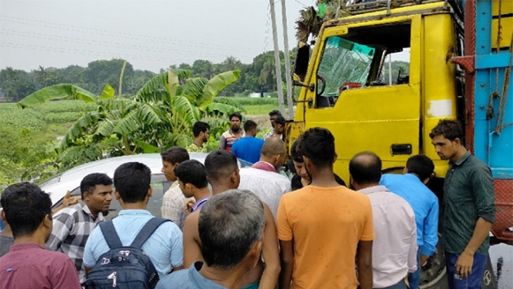 বরিশালের ঝালকাঠিতে ত্রিমূখী সংঘর্ষে নিহত ১২