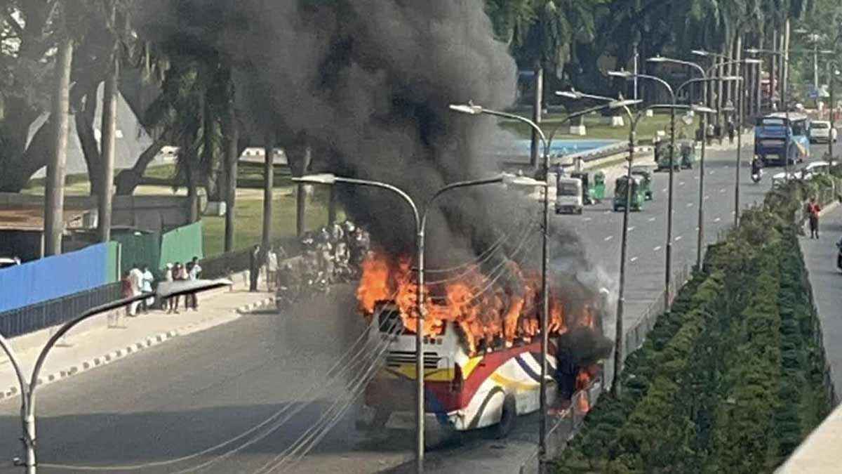 বনানীতে বাসে আগুন, মোটরসাইকেল চালক নিহত