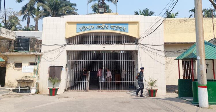 আসামির হাতে আসামি খুন হওয়ার ঘটনায় তিন কারা পুলিশ বরখাস্ত
