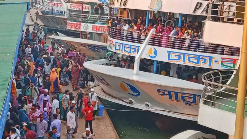 বরিশাল থেকে কর্মস্থলে ফিরতে ভোগান্তির মুখে যাত্রীরা