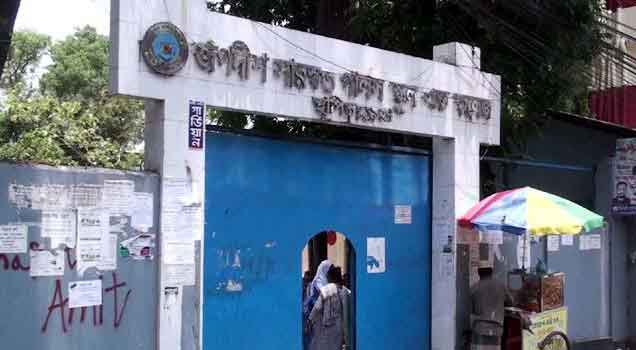 তীব্র গরমে ক্লাশ চলাকালীন অবস্থায় ৩ শিক্ষার্থী অসুস্থ