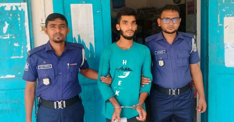 স্কুলছাত্রীকে জোরপূর্বক তুলে নিয়ে ধর্ষণের ঘটনায় যুবক গ্রেফতার