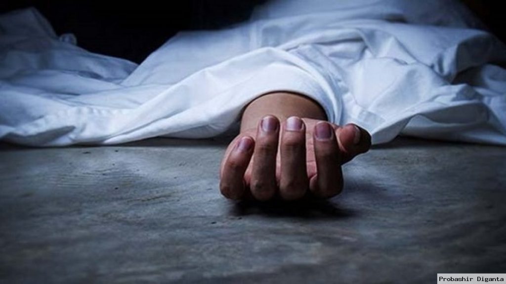 গরমে মাথা ঘুরে পড়ে নারীর মৃত্যু
