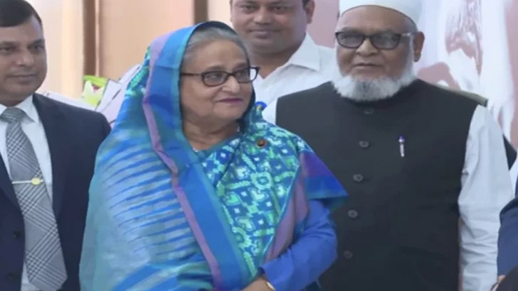 সফর শেষে দেশে ফিরেছেন প্রধানমন্ত্রী