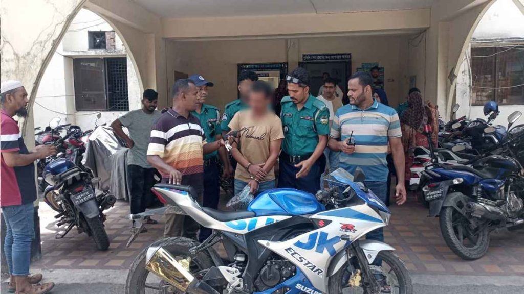 চোরাই মোটরসাইকেলসহ কিশোর গ্যাংয়ের ৬ সদস্য গ্রেফতার