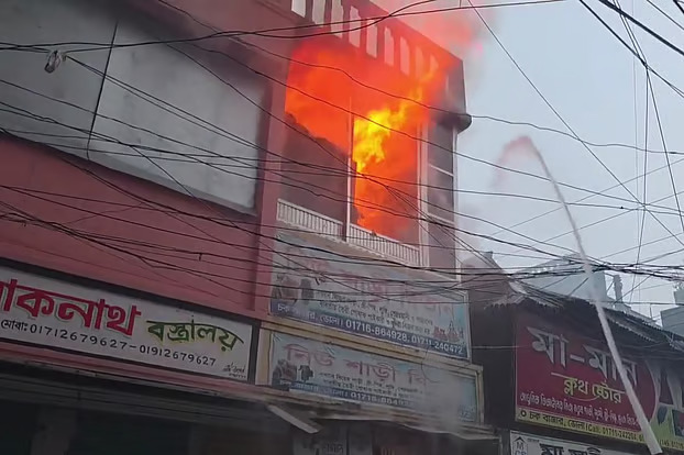দোকানে আগুন