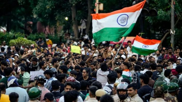আন্দোলন প্রত্যাহার করল ককরোচ জনতা পার্টি