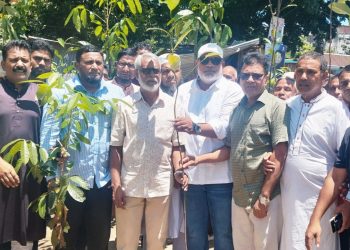কৃষকদের মাঝে গাছের চারা বিতরণ করলো কিশোরগঞ্জ জেলা কৃষক দল