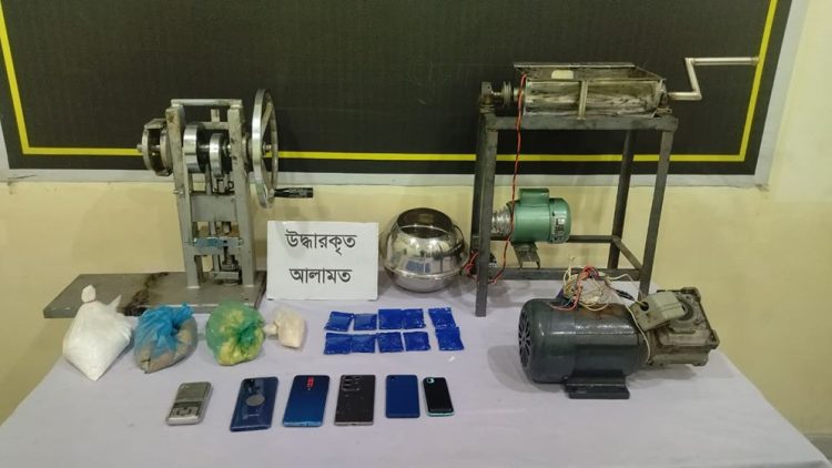 কেরানীগঞ্জে ইয়াবা তৈরির কারখানা, গ্রেফতার ৪