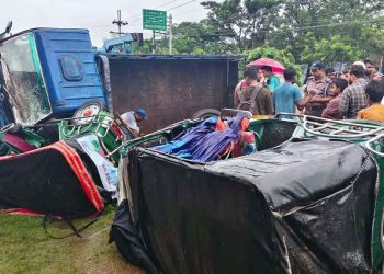 খুলনায় ট্রাক-ইজিবাইক সংঘর্ষে নিহত ২
