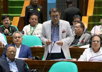 ডেঙ্গু ঠেকাতে ফুলহাতা জামা, লম্বা লুঙ্গি পরার পরামর্শ স্বাস্থ্যমন্ত্রীর