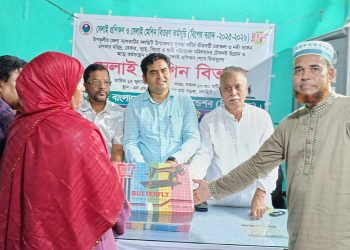 নলছিটিতে বি এন এফ'র অধীনে দরিদ্র নারীদের মাঝে সেলাই মেশিন বিতরণ