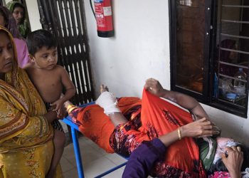 বাউফলে ফুটন্ত ভাতের পাতিল ঢেলে গৃহবধূকে হত্যাচেষ্টার অভিযোগ
