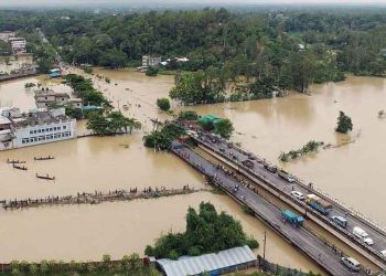 বন্যার্তদের সহায়তায় এগিয়ে আসলো যুক্তরাজ্য