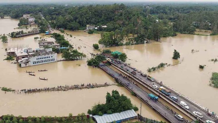 বন্যার্তদের সহায়তায় এগিয়ে আসলো যুক্তরাজ্য