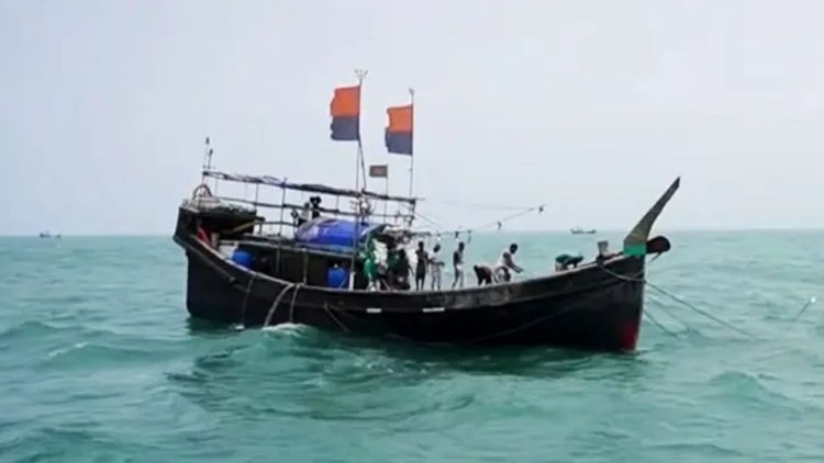 বরগুনায় গভীর সমুদ্রে ট্রলারের ইঞ্জিন বিকল ভোগান্তির মুখে ১৭ জেলে