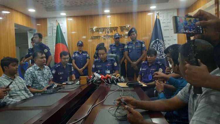 বরগুনায় চোরাই স্বর্ণালঙ্কার ও নগদ টাকা উদ্ধার, আটক ২