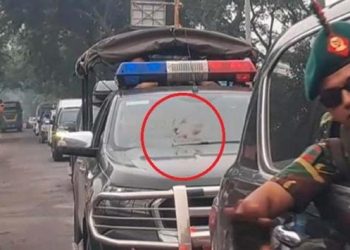 বরিশাল সফরকালে প্রধানমন্ত্রীর গাড়িতে ইট নিক্ষেপ