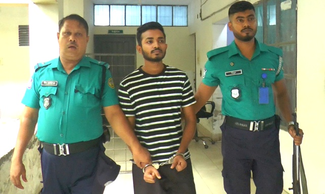 বরিশালে কলেজছাত্রকে কুপিয়ে হাত বিচ্ছিন্নের অভিযোগে গ্রেপ্তার ১