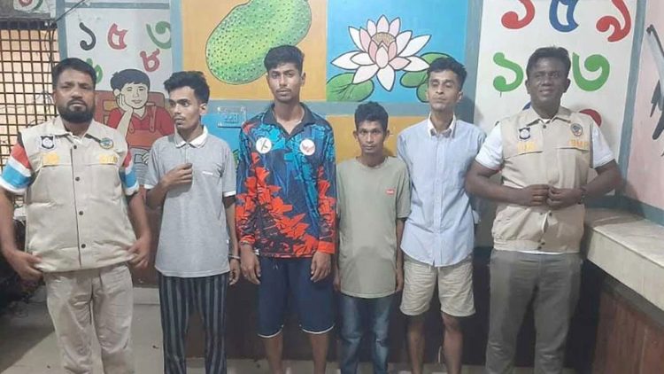 বরিশালে কিশোর গ্যাংয়ের চার সদস্য গ্রেফতার