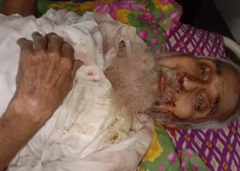 বরিশালে জামিনে মুক্ত হয়ে তিনজনকে কোপানোর অভিযোগ