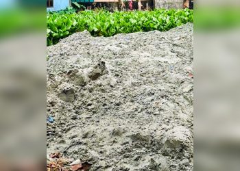 বরিশালে রাতের আঁধারে শতবর্ষী পুকুর ভরাট