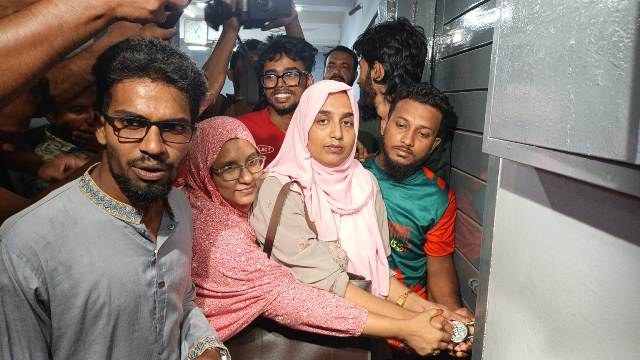 বরিশালে সিভিল সার্জনের অপসারনের দাবী