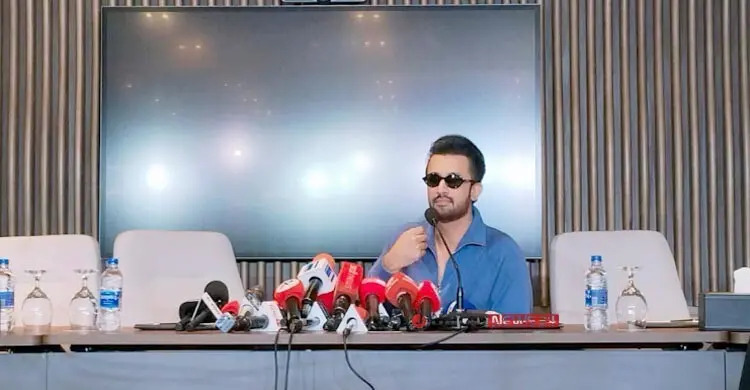 বাংলাদেশ এসে বড় ঘোষণা দিলেন আতিফ আসলাম