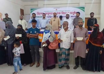 বাউফলে অসহায় পরিবারের পাশে এমপি ড. শফিকুল ইসলাম মাসুদ