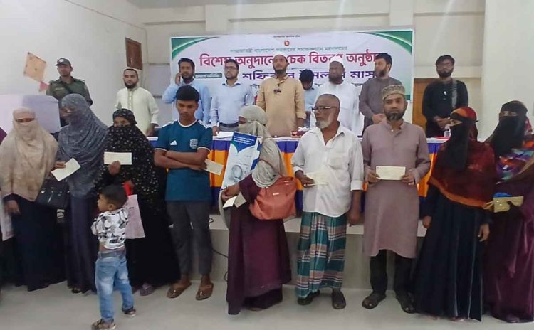 বাউফলে অসহায় পরিবারের পাশে এমপি ড. শফিকুল ইসলাম মাসুদ