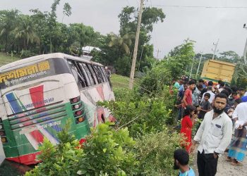 বাউফলে দশমিনা এক্সপ্রেস বাস দুর্ঘটনায় আহত ৭