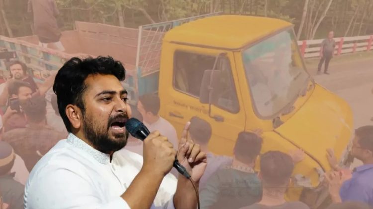 বালুর ট্রাক দিয়ে রাস্তা আটকে রাখা শেখ হাসিনার কপি: নাহিদ ইসলাম