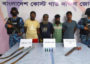 ভোলায় অস্ত্র-গোলাবারুদসহ কুখ্যাত ডাকাতদলের আটক ৪